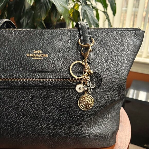 New SPIRAL CLOVER Bag Charm 🍀 - Picture 2 of 7